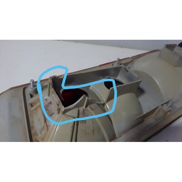 Lanterna Traseira Escort 87/94 Fumê Esquerda Detalhe