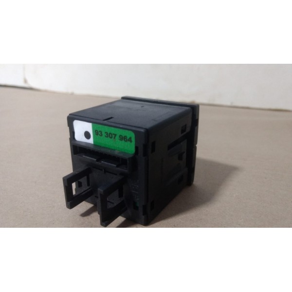 Botão Do Alerta E Trava Da Porta Vectra 06/11 Gm 93307964