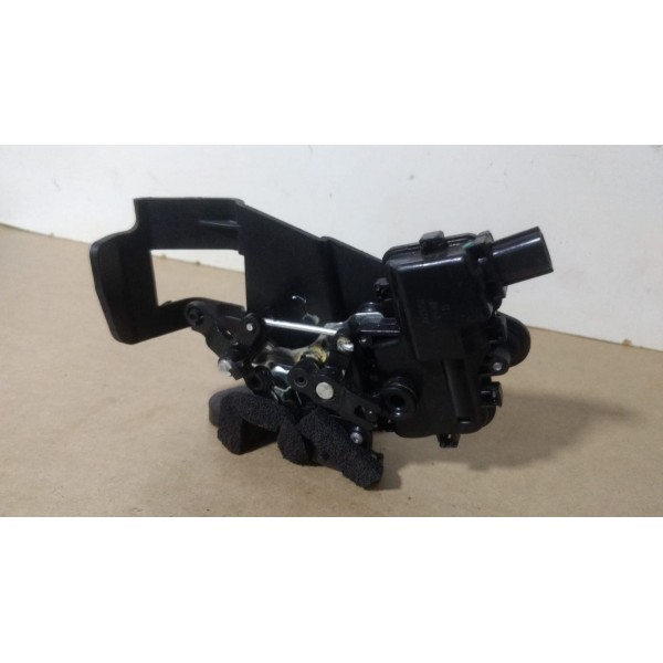 Fechadura Kwid Porta Traseira Esquerda 825030253r 2017/18