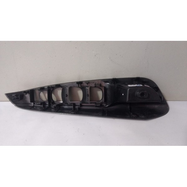 Moldura Botão Vidro Dianteiro Esquerdo Nissan Kicks 16/19