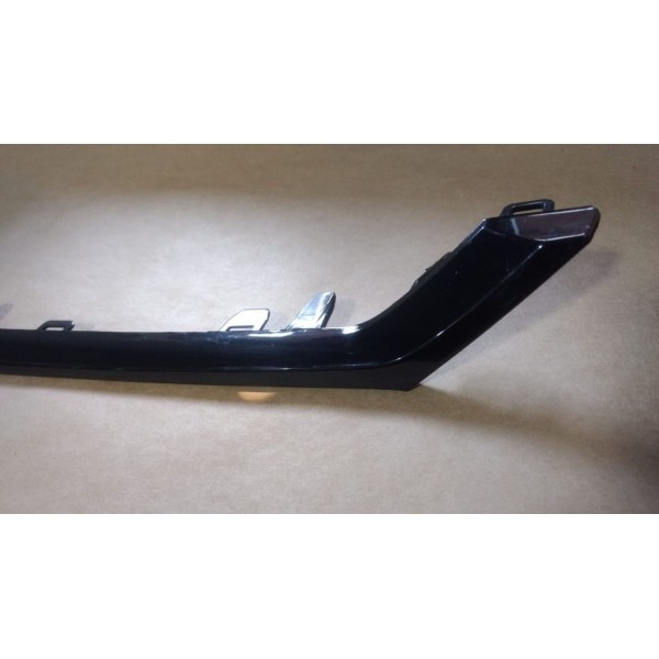 Moldura Grade Superior Prisma Onix 17/18/19 Dianteiro Preta