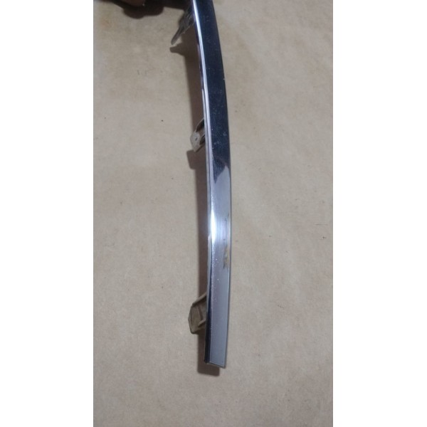 Friso Da Grade Superior Toyota Corolla 15 16 17 Direito Orig