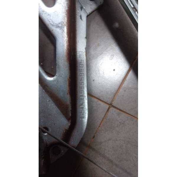 Maquina De Vidro Manual Tras Dir Gm Corsa Classic 90389536