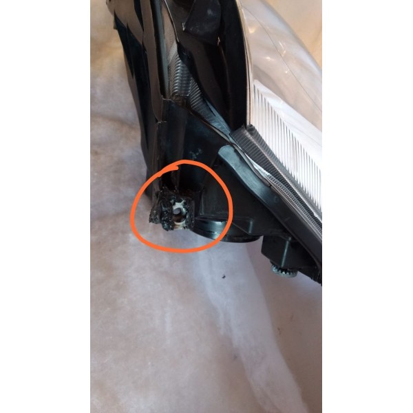 Farol Lado Esquerdotoyota Etios 2014 Original C/ Detalhe