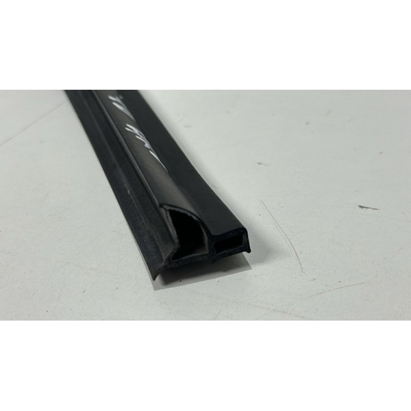 Borracha Inferior Porta Traseira Direita Honda Hrv 2015/2021