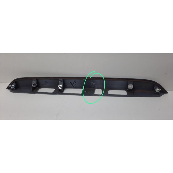 Moldura Tampa Traseira Corolla Cross 2021 2022 2023 Detalhe