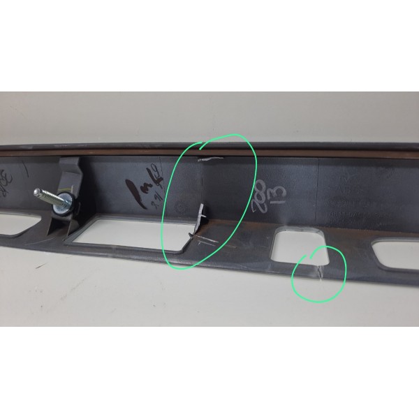 Moldura Tampa Traseira Corolla Cross 2021 2022 2023 Detalhe