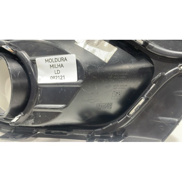 Moldura Farol Milha Direita Renault Sandero Logan 2015 Á 17