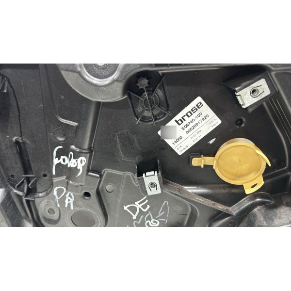Moldura Suporte Maquina Vidro Dianteira Esquerda Fiat Toro