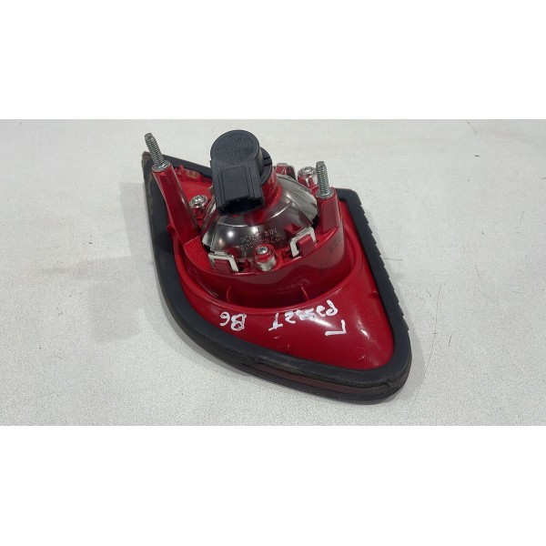 Lanterna Tampa Traseira Esquerda Vw Passat B6 2006 Á 2010
