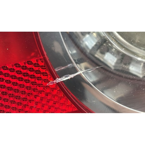 Lanterna Tampa Traseira Direita Vw Passat B6 2006 Á 2010