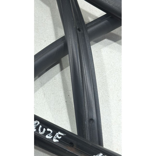 Borracha Porta Dianteira Direita Cruze 17 Á 22 Fixa Na Porta