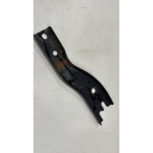 Guia Suporte Direito Parachoque Traseiro Hilux 2006/2015