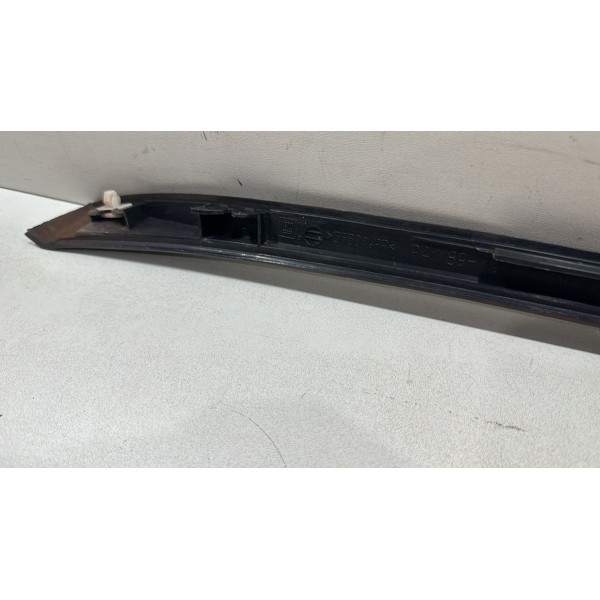 Moldura Esquerda Parabrisa Gm Cruze 2017 2018 2019 2020 2021