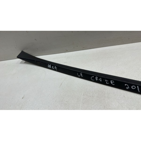 Moldura Esquerda Parabrisa Gm Cruze 2017 2018 2019 2020 2021