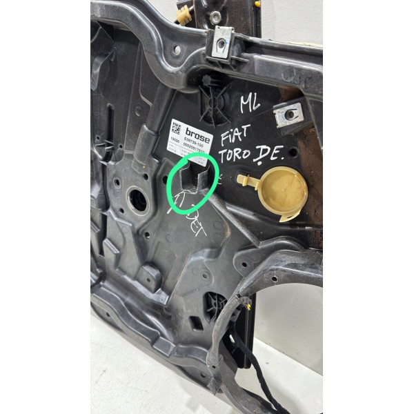 Máquina Vidro Dianteira Esquerda Toro 2019 S/ Motor Detalhe