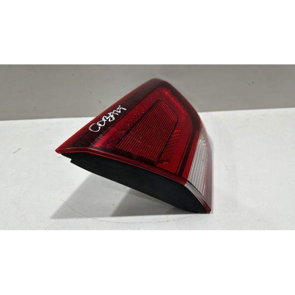 Lanterna Traseira Esquerda Tampa Chevrolet Cobalt 2017/2020 Vermelha