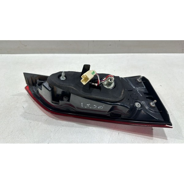 Lanterna Direita Tampa Toyota Yaris Sedan 18/21