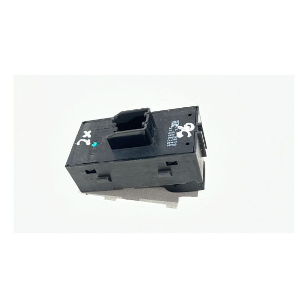 Botão Traseiro Comand Vidro Cobalt Tracker Onix Prisma Cruze