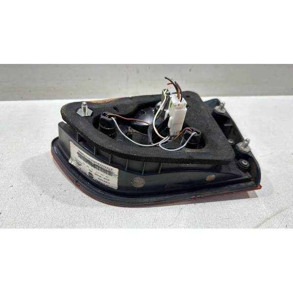 Lanterna Tampa Traseira Esquerda Grand Siena 2012 Á 2021... Lanterna Tampa Traseira Esquerda Grand Siena 2012 Á 2021...