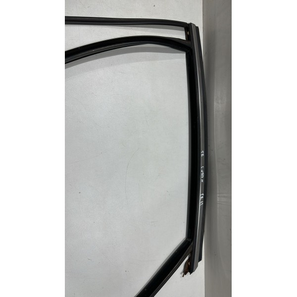 Guia Canaleta Vidro Traseiro Esquerdo Fusion 2013 Á 2017 Cromado