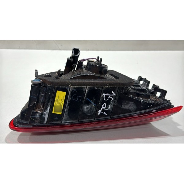 Lanterna Tampa Traseira Direita Gm Onix Sedan Plus 2020 2023 Direito Vermelho/fumê