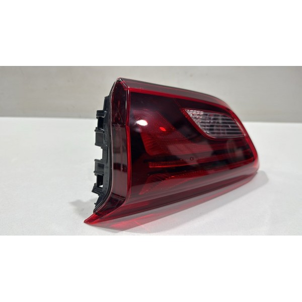 Lanterna Tampa Traseira Direita Gm Onix Sedan Plus 2020 2023 Direito Vermelho/fumê