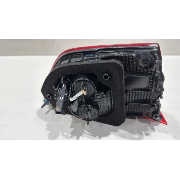 Lanterna Tampa Traseira Direita Gm Onix Sedan Plus 2020 2023 Direito Vermelho/fumê