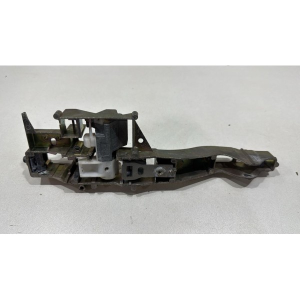 Suporte Maçaneta Externa Traseira Esquerda Peugeot 2008/2018