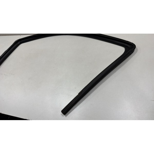 Borracha Caneleta Vidro Dianteira Esquerda Gm Sonic 2012/14