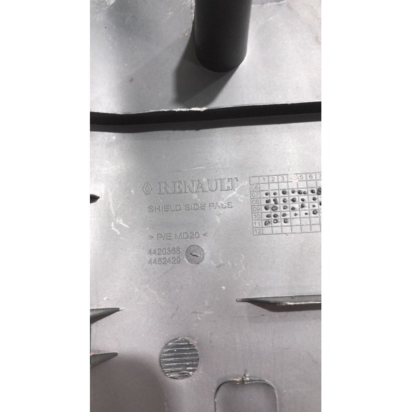 Acabamento Lateral Banco Renault Sandero 4420365 Acabamento Lateral Banco Renault Sandero 4420365