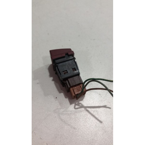 Botão Pisca Alerta Peugeot 207 Original 96472122k Vermelho Botão Pisca Alerta Peugeot 207 Original 96472122k Vermelho