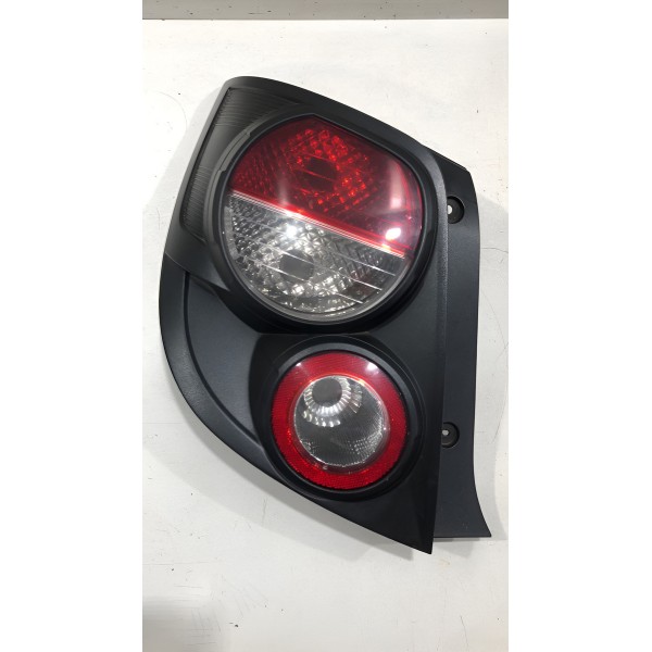 Lanterna Traseira Esquerda Gm Sonic Hatch Lt 2011 12 13 2014