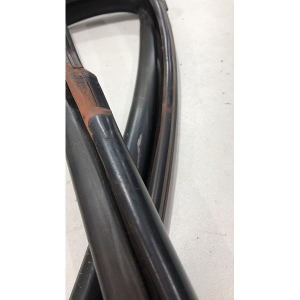 Borracha Canaleta Vidro Porta Dianteira Direita Hilux 2015