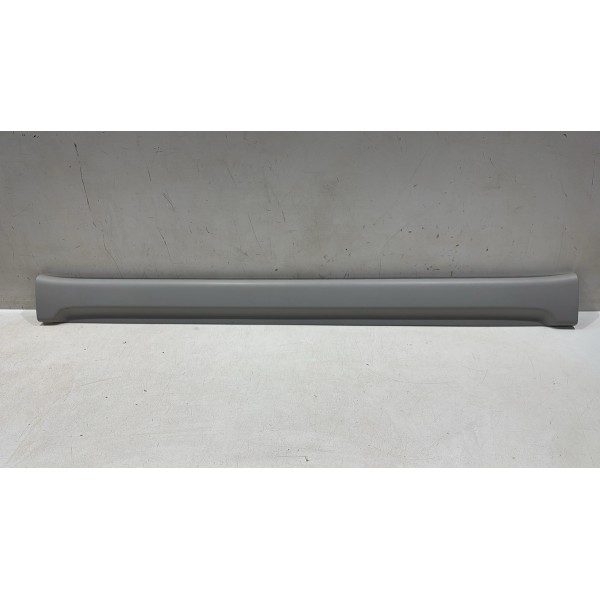 Moldura Acabamento Central Superior Traseiro Hillux 05 A 15