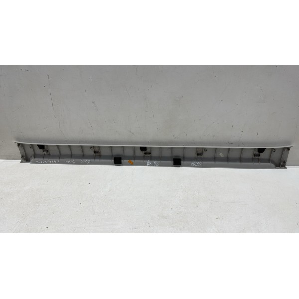 Moldura Acabamento Central Superior Traseiro Hillux 05 A 15