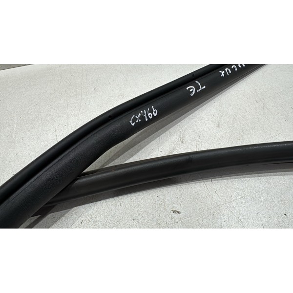 Canaleta Vidro Porta Traseira Direita Hilux Sw4 2005 A 2015 Canaleta Vidro Porta Traseira Direita Hilux Sw4 2005 A 2015