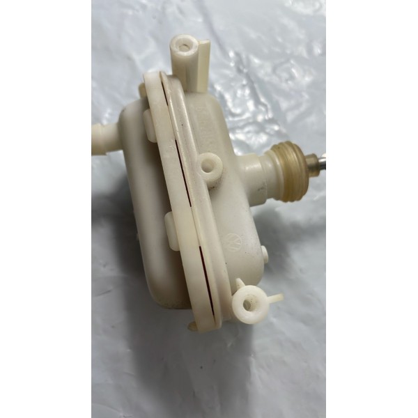 Trava Vácuo Porta Mala Vw Golf Passat Mk3 1994 Á 03 Original