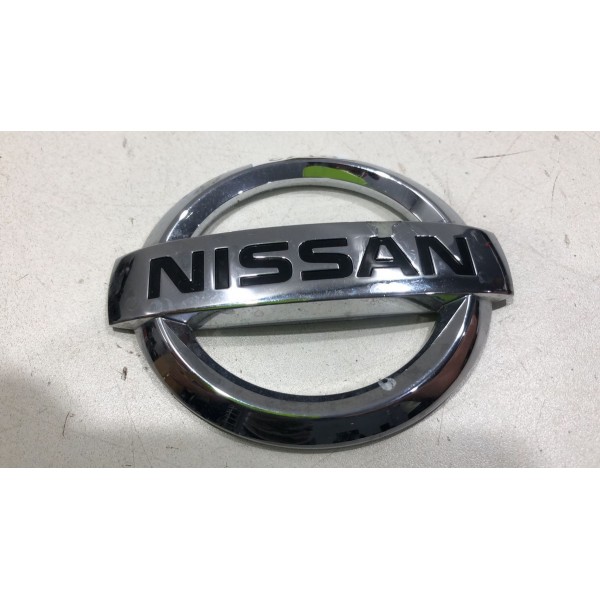Emblema Cromado Tampa Traseira Nissan March Tiida Versa