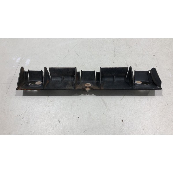 Suporte Guia Parachoque Traseiro Central Clio Sedan 2000-11