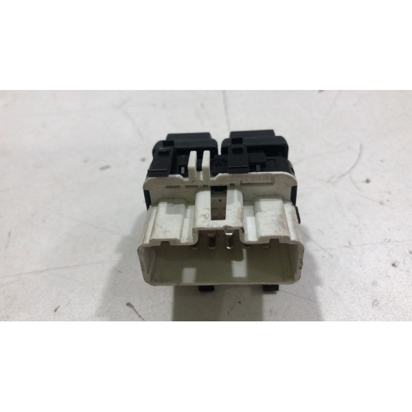 Botão Vidro Duplo Plug Branco Duster Oroch Compare O Modelo