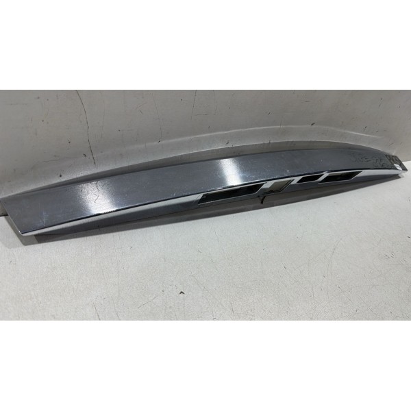 Moldura Traseira Tampa  Cruze Sedan 2011/2016 Usado