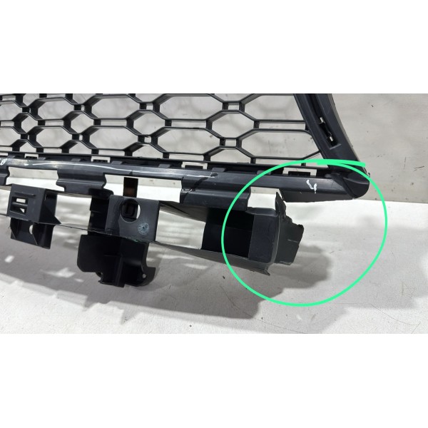 Grade Parachoque Dianteiro Sandero 2015 2016 2017 18 Detalhe Grade Parachoque Dianteiro Sandero 2015 2016 2017 18 Detalhe