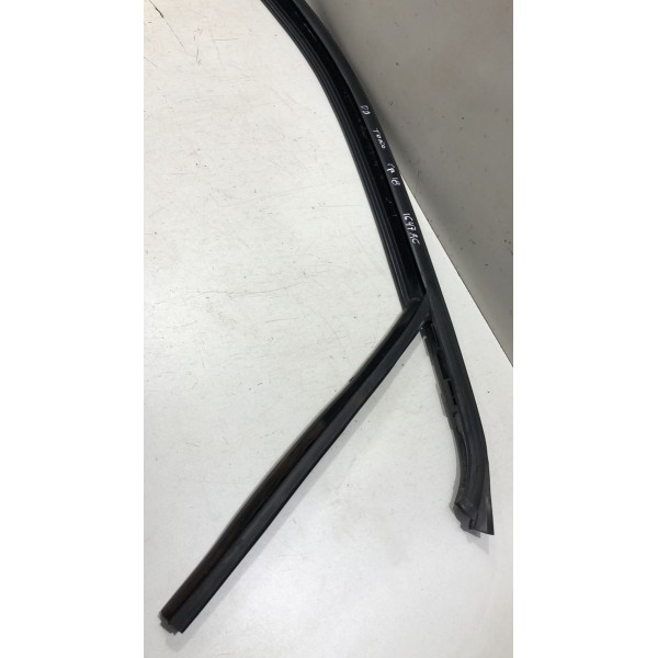 Borracha Canaleta Vidro Dianteira Direita Fiat Toro 2019