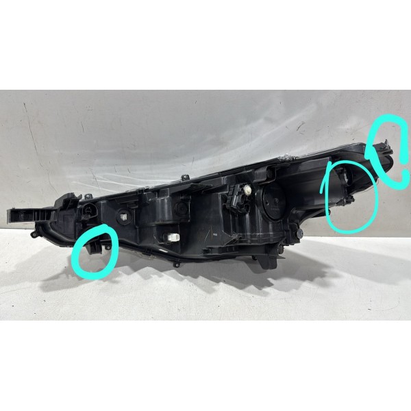 Farol Direito Toyota Corolla Cross 2022 A 2024 Detalhes Farol Direito Toyota Corolla Cross 2022 A 2024 Detalhes