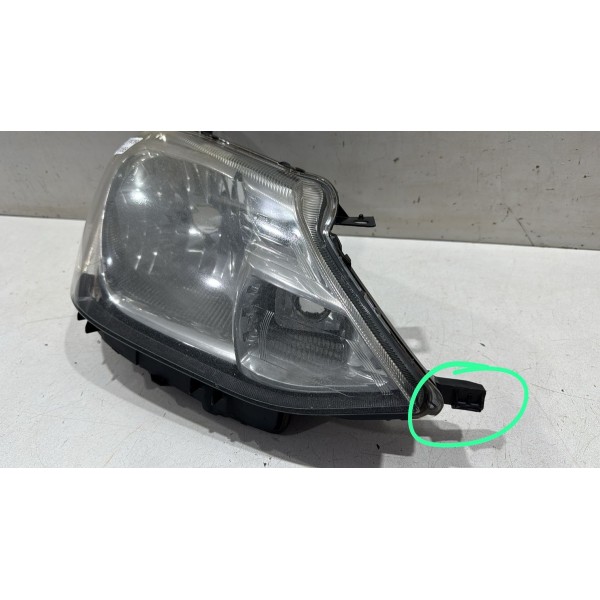 Farol Direito Do Toyota Etios 2016  Detalhe Farol Direito Do Toyota Etios 2016  Detalhe
