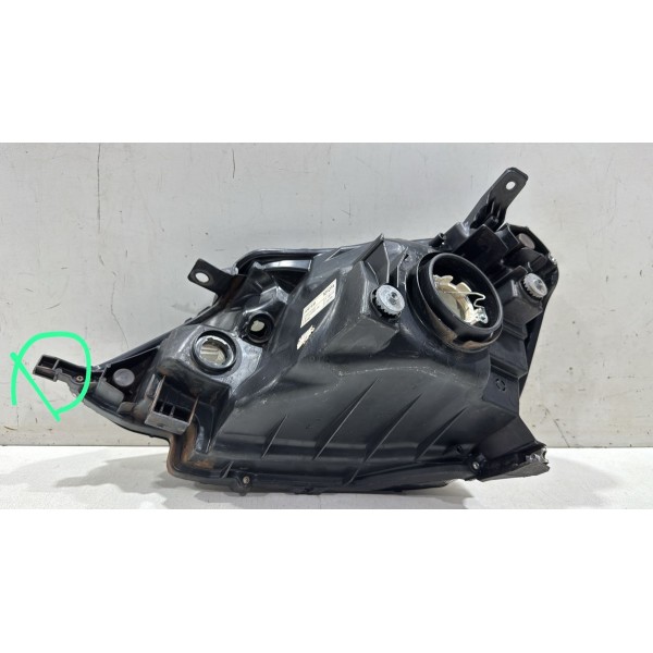 Farol Direito Do Toyota Etios 2016  Detalhe Farol Direito Do Toyota Etios 2016  Detalhe