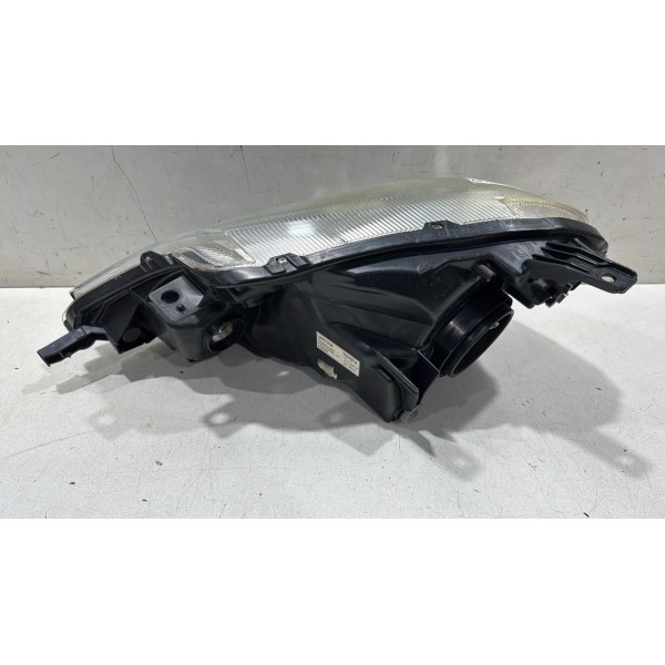 Farol Direito Do Toyota Etios 2016  Detalhe Farol Direito Do Toyota Etios 2016  Detalhe