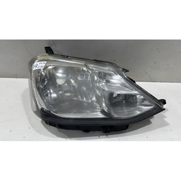 Farol Direito Do Toyota Etios 2016  Detalhe
