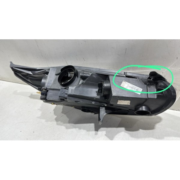 Farol Cromado New Fiesta Esquerdo 2014 2015 2016 Avaria Farol Cromado New Fiesta Esquerdo 2014 2015 2016 Avaria